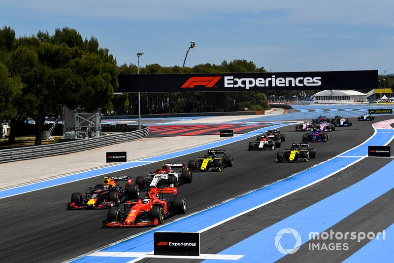 Sebastian Vettel, Ferrari SF90, leads Pierre Gasly, Red Bull Racing RB15, Antonio Giovinazzi, Alfa Romeo Racing C38, Daniel Ricciardo, Renault F1 Team R.S.19, Nico Hulkenberg, Renault F1 Team R.S. 19, and the remainder of the field on the opening lap