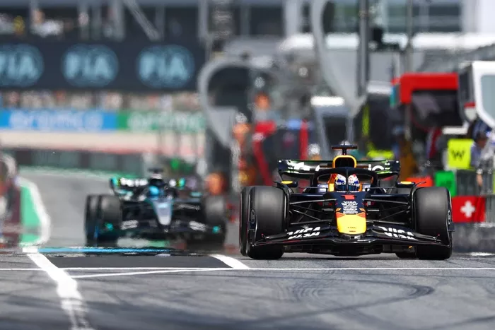 Max Verstappen, Red Bull Racing, George Russell, Mercedes