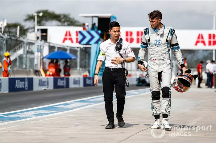Edoardo Mortara, Venturi Formula E, walks with a Venturi team member
