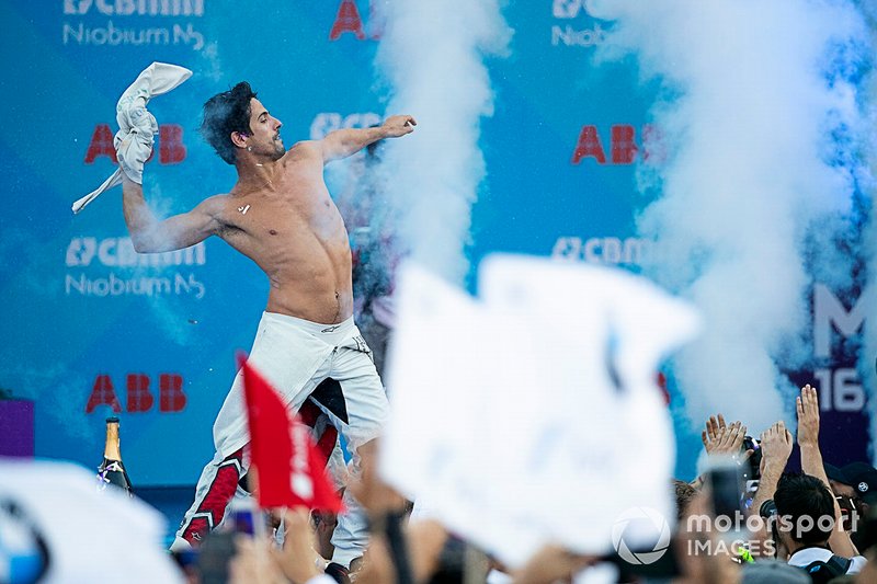 Race winner Lucas Di Grassi, Audi Sport ABT Schaeffler throws his fireproofs into the crowd