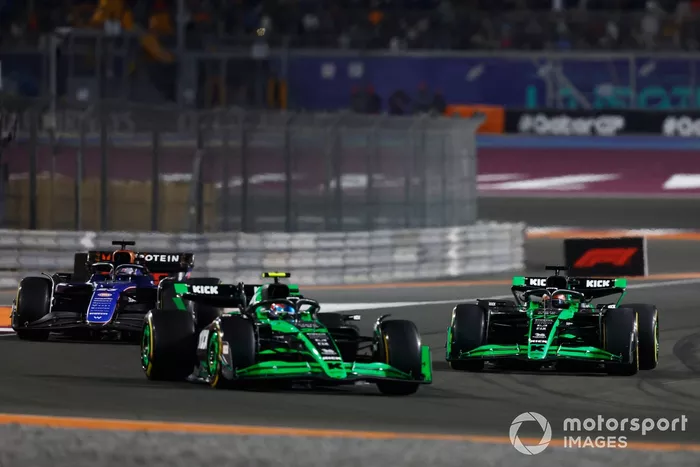 Zhou Guanyu, KICK Sauber C44, Valtteri Bottas, KICK Sauber C44, Alex Albon, Williams FW46 
