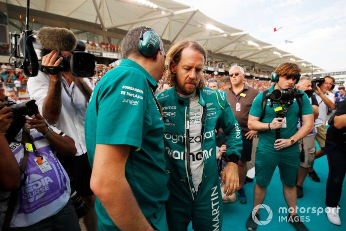 Sebastian Vettel, Aston Martin, en la parrilla