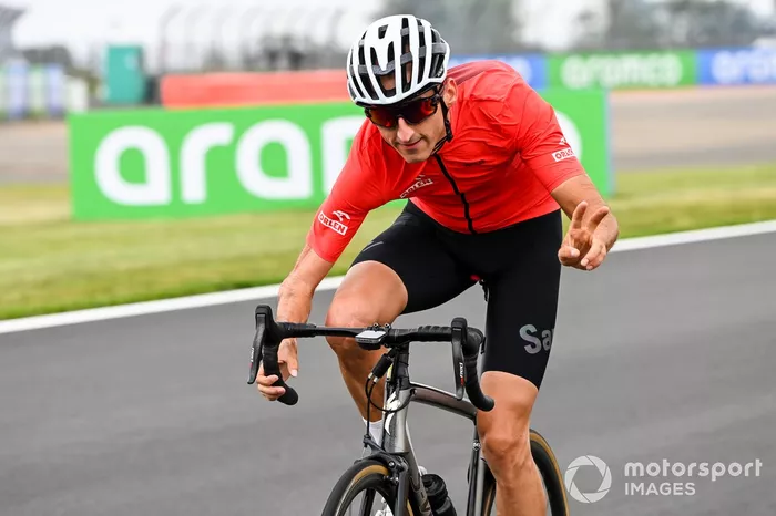 Robert Kubica, Alfa Romeo walks the track on a bike