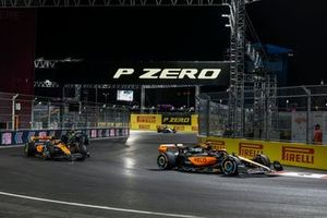 Oscar Piastri, McLaren MCL60, Lando Norris, McLaren MCL60, Lewis Hamilton, Mercedes F1 W14