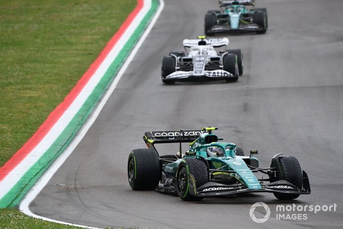 Sebastian Vettel, Aston Martin AMR22, Yuki Tsunoda, AlphaTauri AT03, Lance Stroll, Aston Martin AMR22