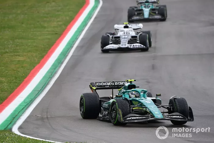 Sebastian Vettel, Aston Martin AMR22, Yuki Tsunoda, AlphaTauri AT03, Lance Stroll, Aston Martin AMR22