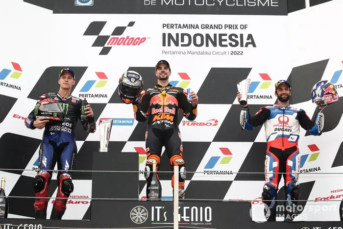 Podio: el ganador Miguel Oliveira, Red Bull KTM Factory Racing, segundo Fabio Quartararo, Yamaha Factory Racing, tercero Johann Zarco, Pramac Racing