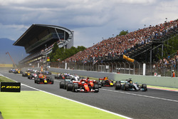 Льюіс Хемілтон, Mercedes AMG F1 W08, Себастьян Феттель, Ferrari SF70H на старті