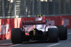Esteban Ocon, Sahara Force India VJM10, broken rear suspension damage