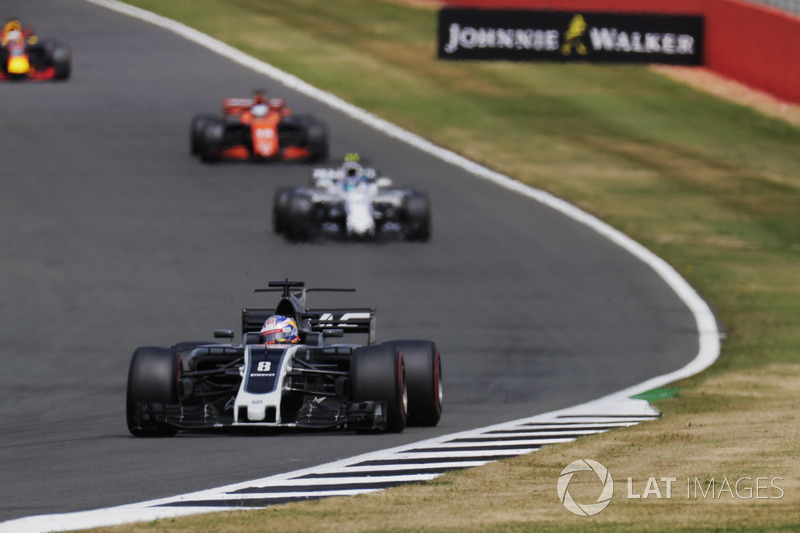 Romain Grosjean, Haas F1 Team VF-17, Lance Stroll, Williams FW40 y Fernando Alonso, McLaren MCL32