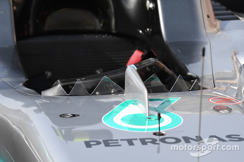 Mercedes-Benz F1 W08 Hybrid screen detail