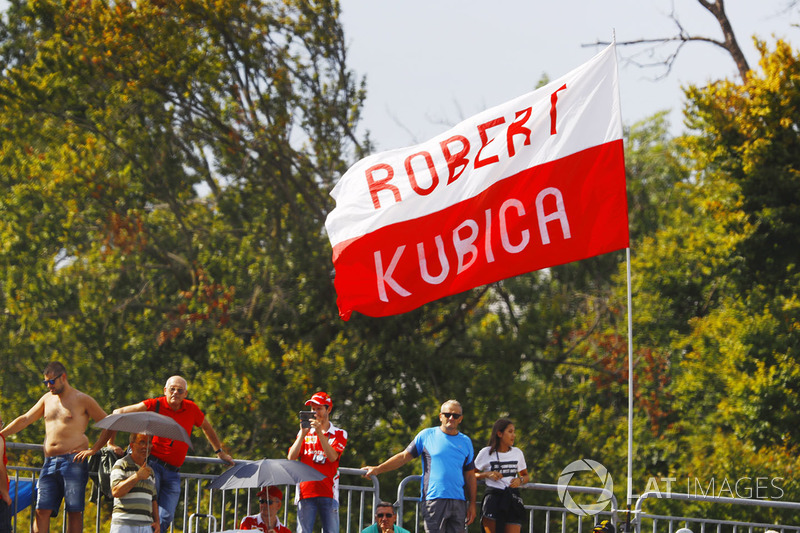 Fans, a flag in support of Robert Kubica