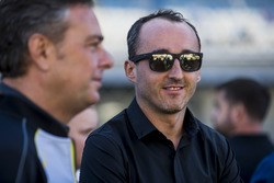 Robert Kubica with Mario Isola, Pirelli on the grid
