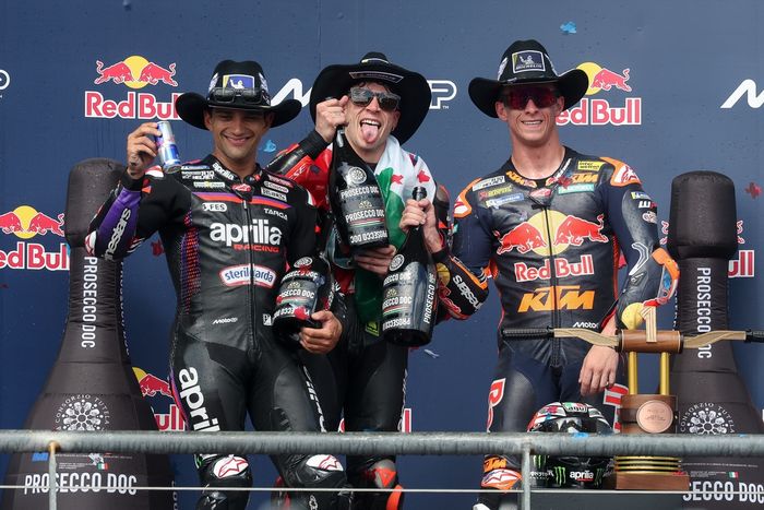 Jorge Martin, Aprilia Racing Team, Pedro Acosta, Red Bull KTM Factory Racing, Marco Bezzecchi, Aprilia Racing