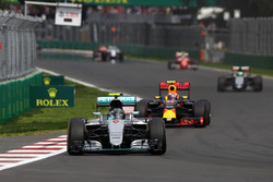Nico Rosberg, Mercedes AMG F1 W07 Hybrid; Max Verstappen, Red Bull Racing RB12