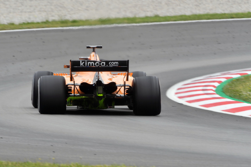 Stoffel Vandoorne, McLaren MCL33'ün arka difüzöründe aero boyasıyla