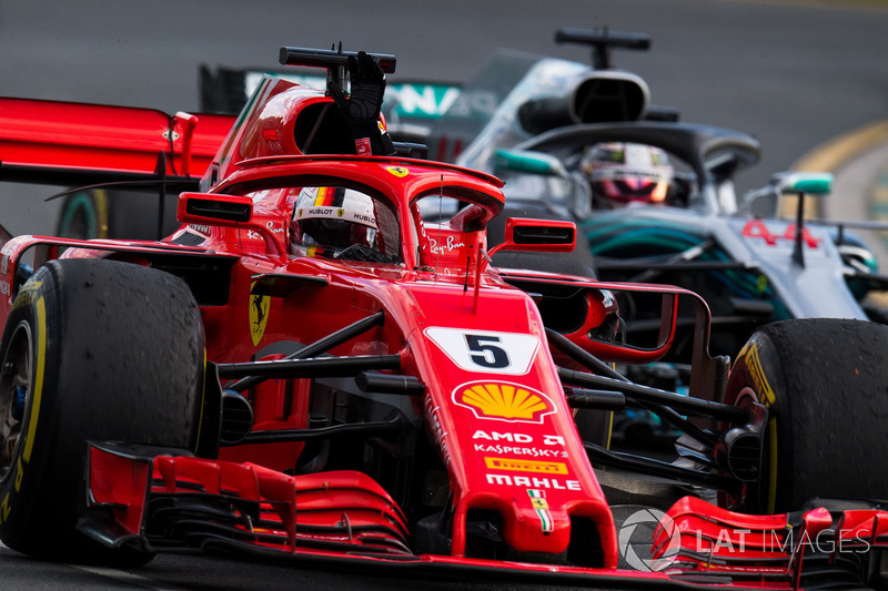 Il vincitore della gara Sebastian Vettel, Ferrari SF71H festeggia