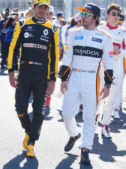 Fernando Alonso, McLaren ve Carlos Sainz Jr., Renault Sport F1 Team