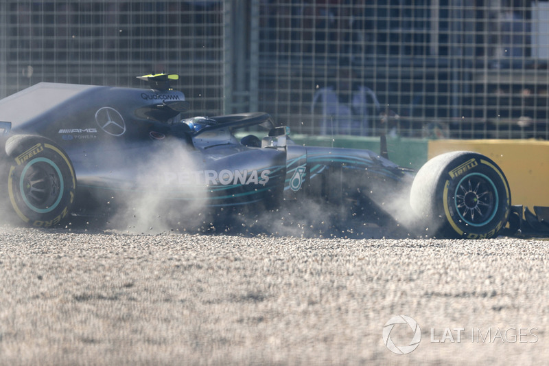 Valtteri Bottas, Mercedes AMG F1 W09, corre fuera de pista