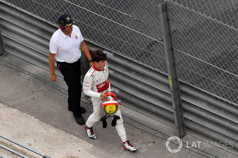 Шарль Леклер, Sauber, повертається до боксів