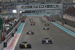 Nico Hulkenberg, Renault F1 Team RS17, Sergio Perez, Force India VJM10, Esteban Ocon, Force India V