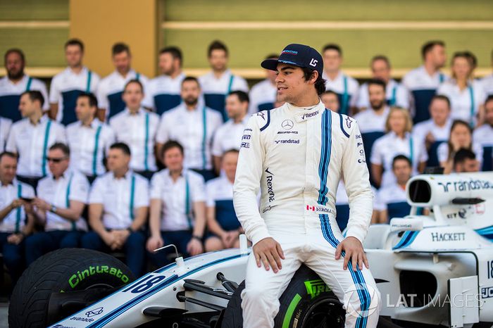Lance Stroll, Williams en la foto del equipo  Williams team