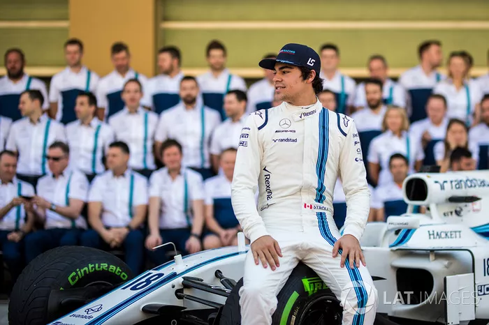 Lance Stroll, Williams en la foto del equipo Williams team