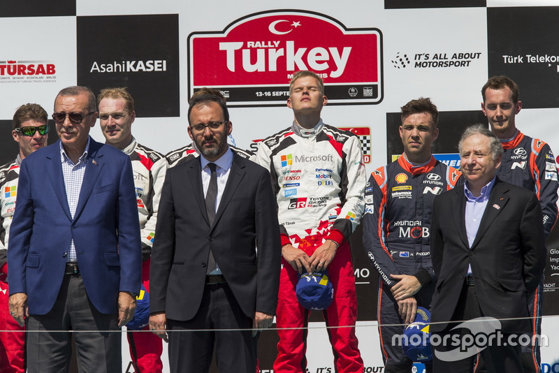 Podium: Winners Ott Tänak, Martin Järveoja, Toyota Gazoo Racing WRT Toyota Yaris WRC, second place Jari-Matti Latvala, Miikka Anttila, Toyota Gazoo Racing WRT Toyota Yaris WRC, third place Hayden Paddon, Sebastian Marshall, Hyundai Motorsport Hyundai i20 Coupe WRC