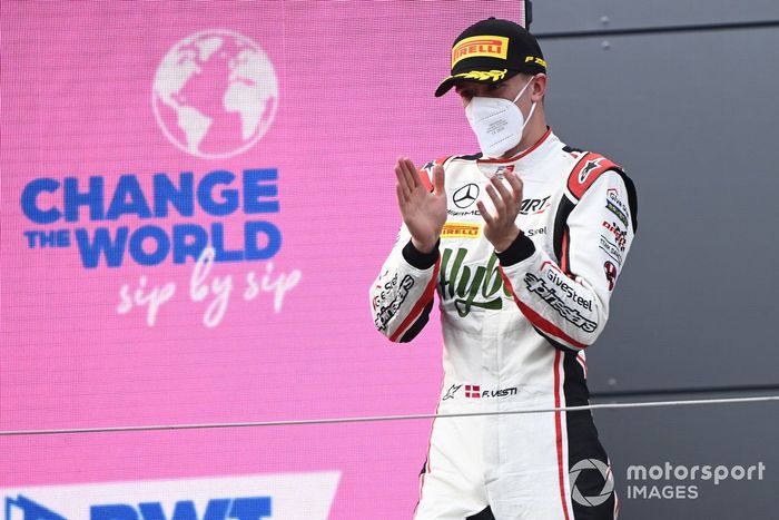 Podio: segundo lugar Frederik Vesti, ART Grand Prix