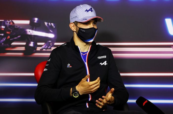 Esteban Ocon, Alpine F1 durante la conferencia de prensa