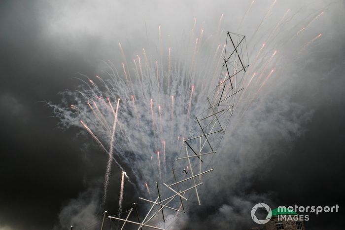 Fuegos artificiales en Lotus Goodwood House