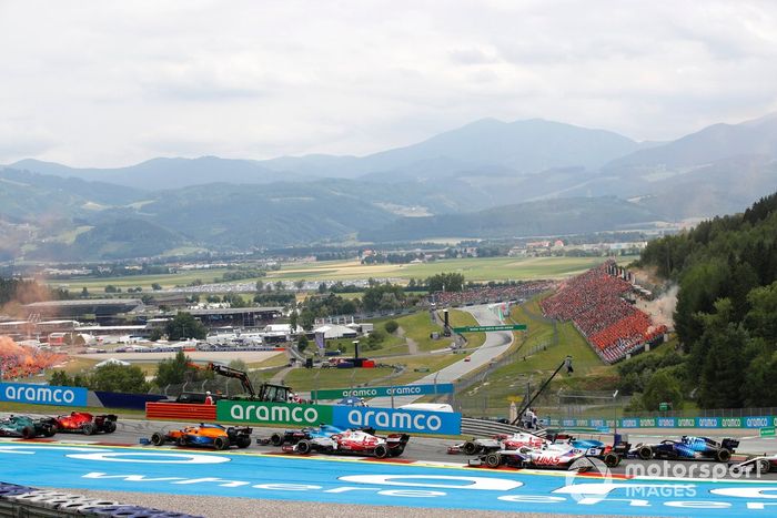 Sebastian Vettel, Aston Martin AMR21, Carlos Sainz Jr., Ferrari SF21, Daniel Ricciardo, McLaren MCL35M, Fernando Alonso, Alpine A521, Kimi Raikkonen, Alfa Romeo Racing C41