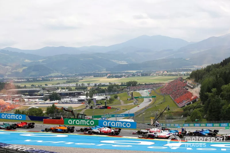 Sebastian Vettel, Aston Martin AMR21, Carlos Sainz Jr., Ferrari SF21, Daniel Ricciardo, McLaren MCL35M, Fernando Alonso, Alpine A521, Kimi Raikkonen, Alfa Romeo Racing C41