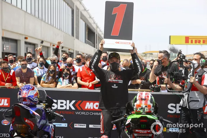 Jonathan Rea, Kawasaki Racing Team WorldSBK celebra haber ganado 100 carreras del WorldSBK