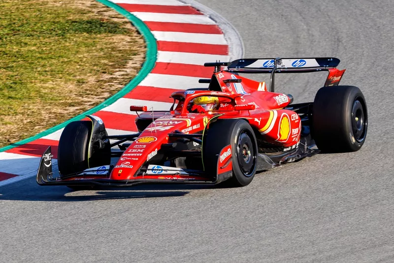 Lewis Hamilton, Ferrari SF-24 lors des essais Pirelli