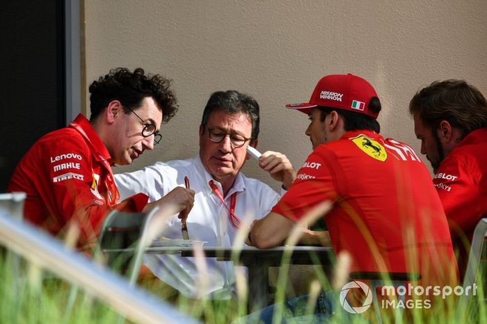 Mattia Binotto Director Ferrari, Louis C. Camilleri, CEO, Ferrari, y Charles Leclerc, Ferrari