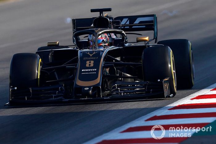 Romain Grosjean, Haas F1 Team VF-19 with rear wing vortex