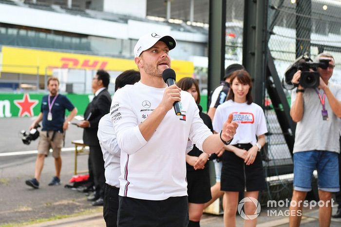 Valtteri Bottas pide cabeza