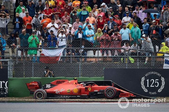 Choque de Charles Leclerc, Ferrari, lo deja fuera de la carrera