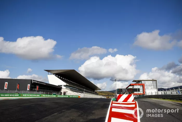 Entrada al Pit Lane 