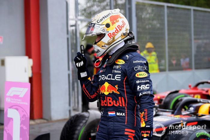 Ganador de la pole, Max Verstappen, de Red Bull Racing, celebra