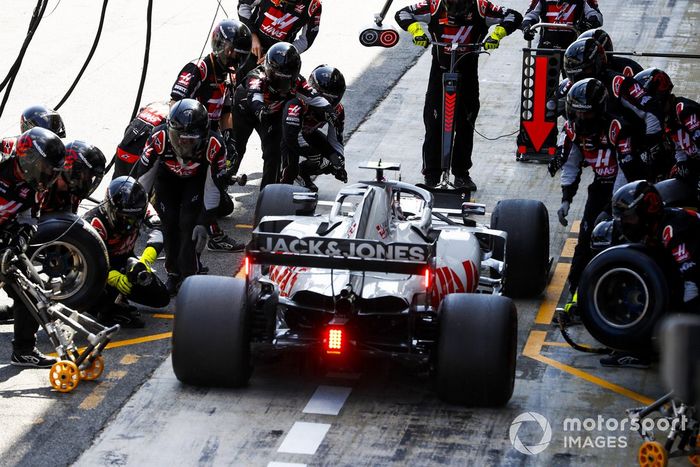 Kevin Magnussen, Haas VF-20,  pit stop