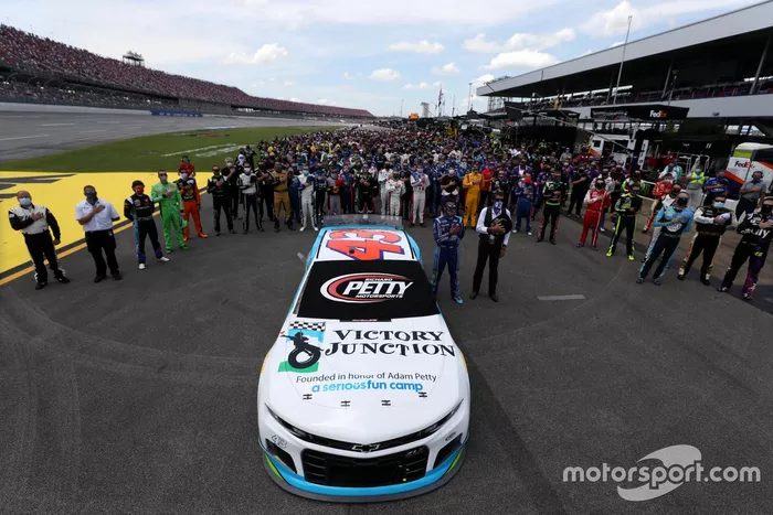 Pilotos de NASCAR muestran su apoyo a Bubba Wallace