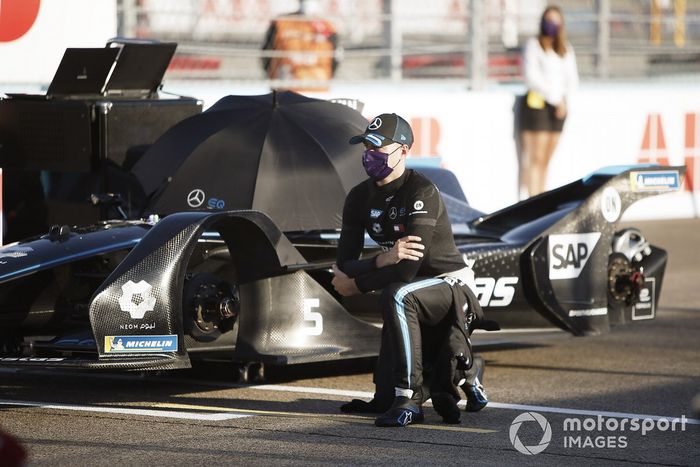 Stoffel Vandoorne, Mercedes Benz EQ, EQ Silver Arrow 01, takes a knee on the grid