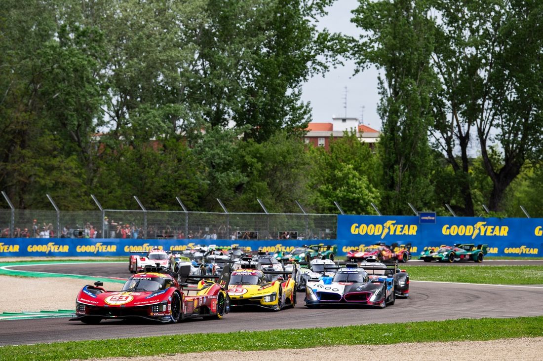 Acción de salida, #51 Ferrari AF Corse Ferrari 499P: Alessandro Pier Guidi, James Calado, Antonio Giovinazzi, #83 AF Corse Ferrari 499P: Robert Kubica, Yifei Ye, Philip Hanson, #15 BMW M Team WRT BMW M Hybrid V8: Dries Vanthoor, Raffaele Marciello, Kevin 