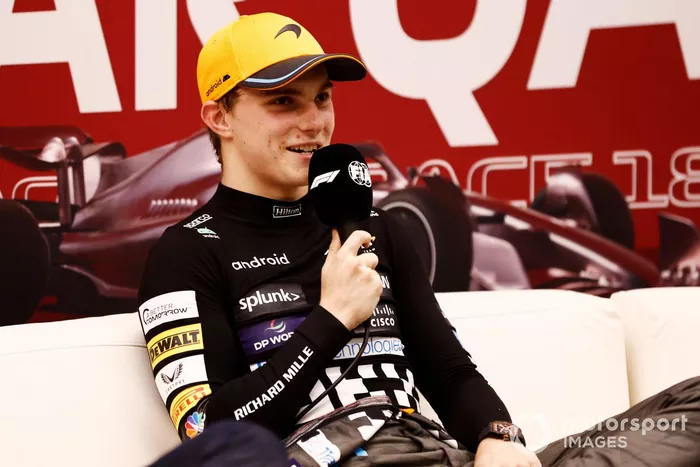 Oscar Piastri, McLaren, 1ª posición, en la rueda de prensa posterior a la carrera Sprint