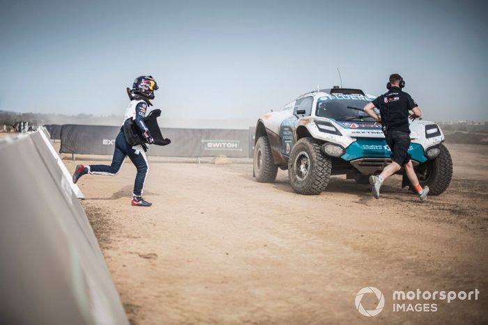 Catie Munnings, Andretti United Extreme E, corre hacia el Odyssey 21 en el cambio