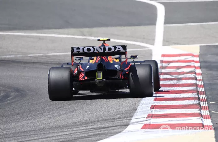 8º Sergio Perez, Red Bull Racing RB16B , 1:30.187 (con neumáticos C4)