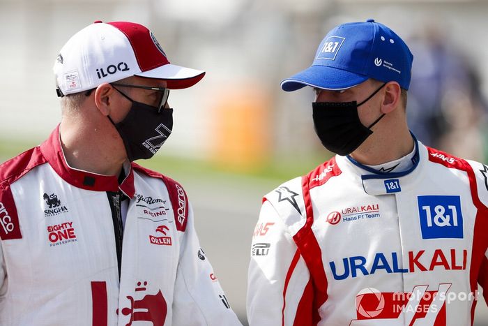 Kimi Raikkonen, Alfa Romeo y Mick Schumacher, Haas F1 