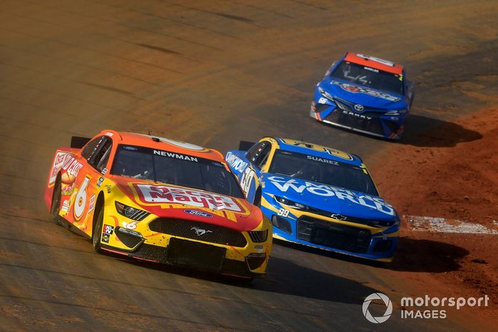 Ryan Newman, Roush Fenway Racing, Ford Mustang Oscar Mayer Cold Cuts and Daniel Suarez, TrackHouse Racing, Chevrolet Camaro Camping World